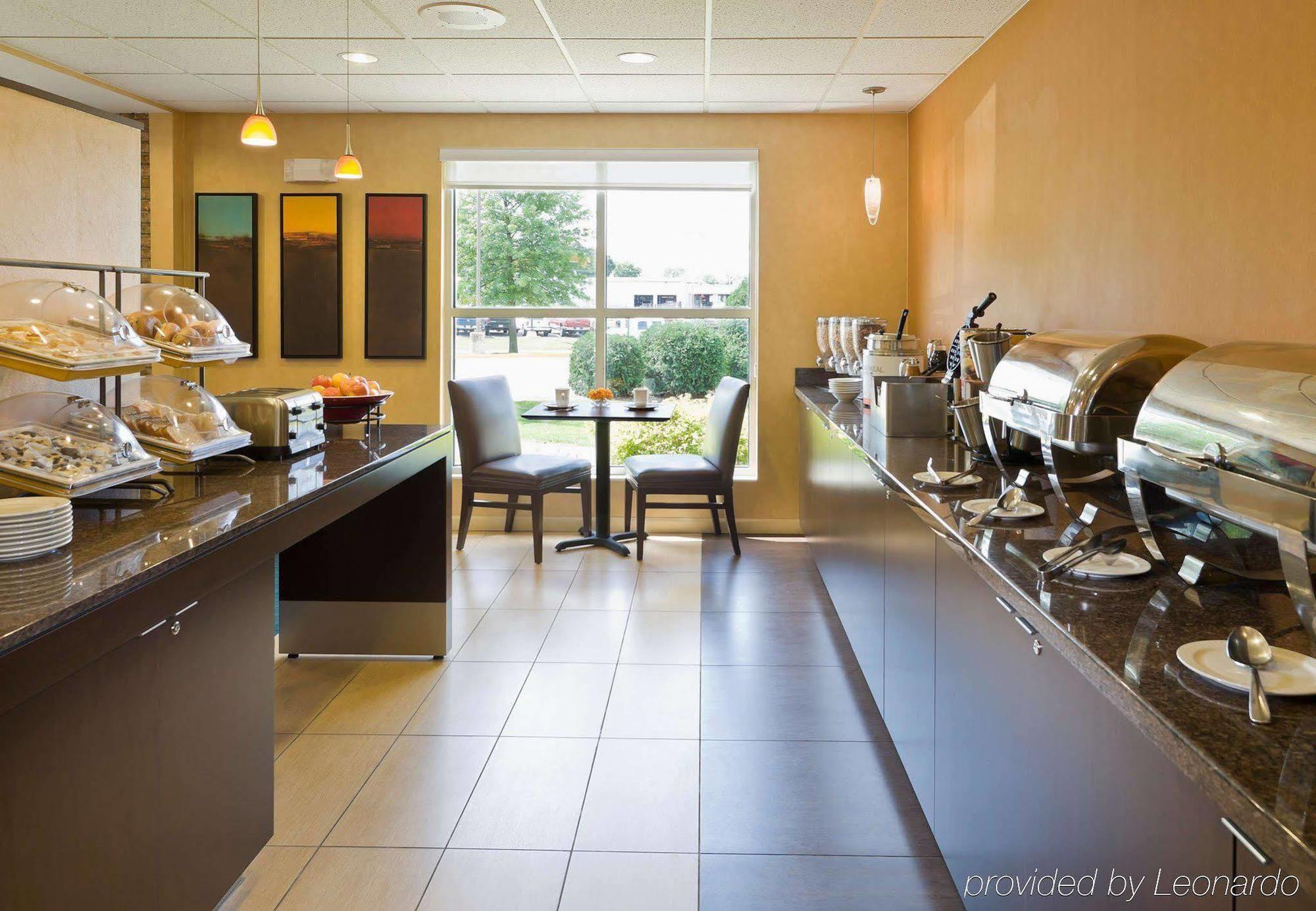 Residence Inn By Marriott Cedar Rapids Restaurace fotografie